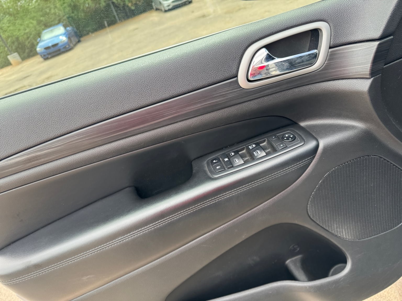 Used 2019 Jeep Grand Cherokee Laredo AWD/4WD image 11