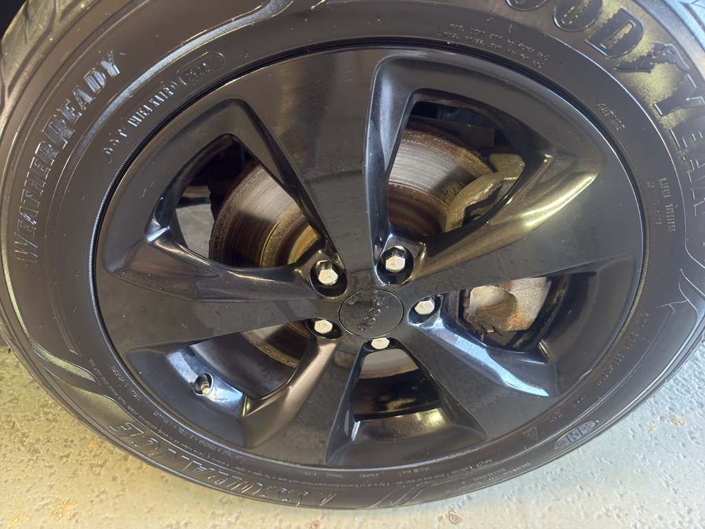 Used 2020 Jeep Cherokee Latitude Plus AWD/4WD image 38