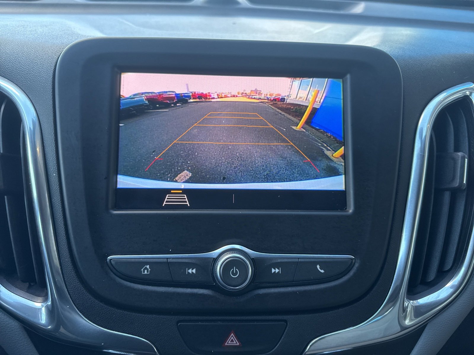 Used 2020 Chevrolet Equinox LS image 23