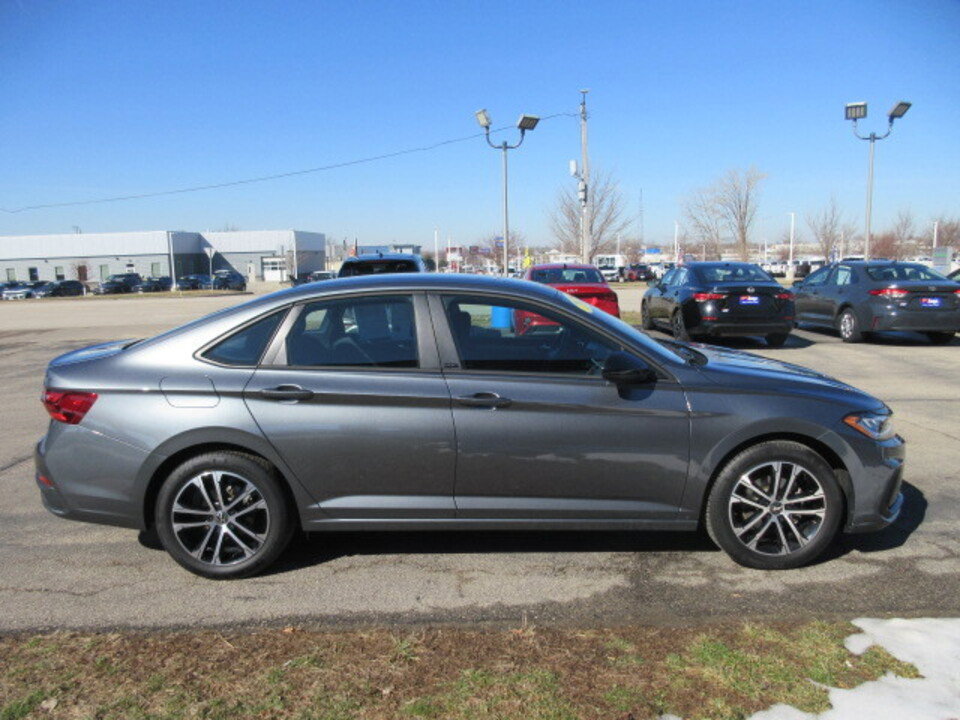 Used 2025 Volkswagen Jetta Sport image 6
