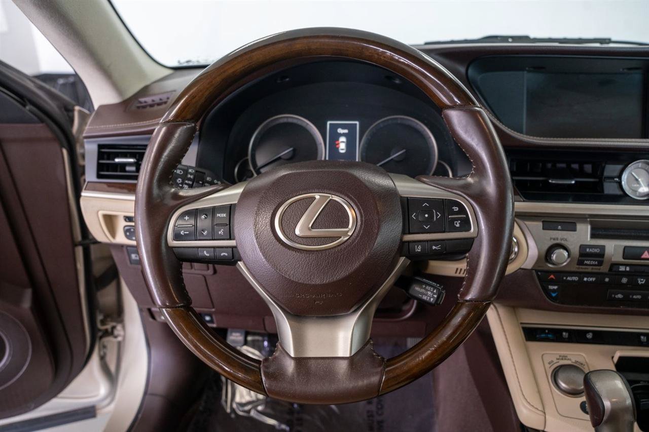 Used 2017 Lexus ES 350 w/ Navigation System Package FWD image 11
