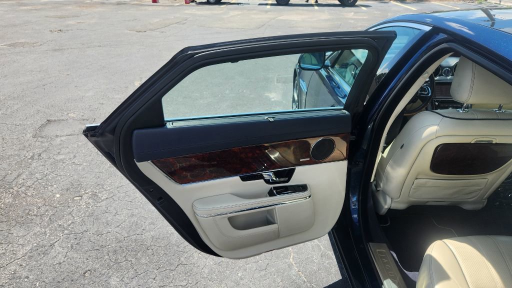 Used 2011 Jaguar XJ L Supercharged RWD image 11