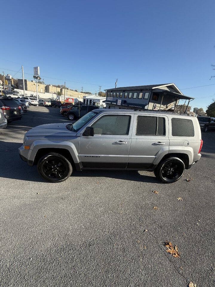 Used 2015 Jeep Patriot Sport w/ Power Value Group AWD/4WD image 2