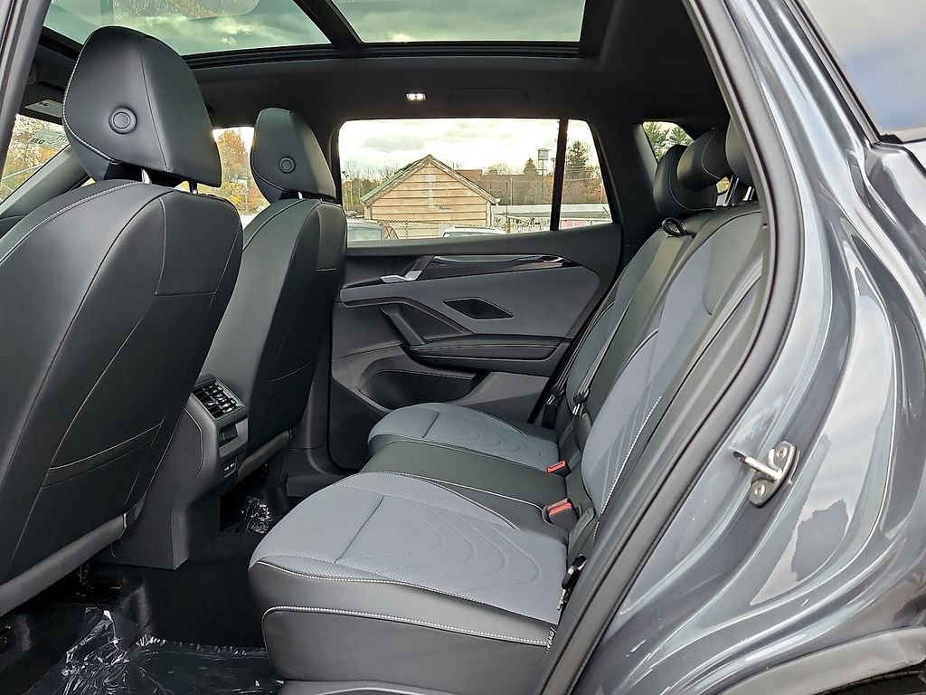 New 2026 Volkswagen Tiguan SE R-Line image 10