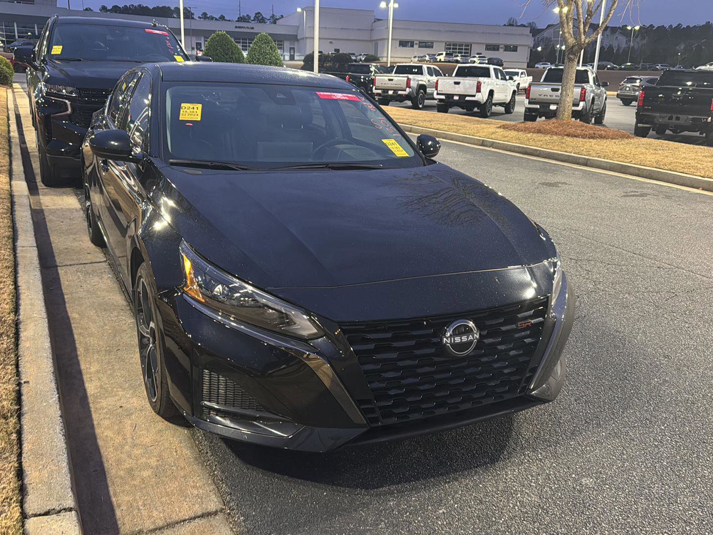 Used 2024 Nissan Altima 2.5 SR w/ SR Premium Package image 4