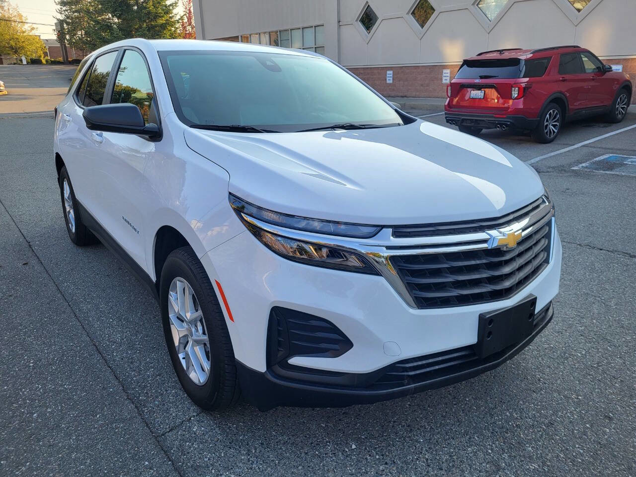 Used 2024 Chevrolet Equinox LS w/ LS Convenience Package image 1