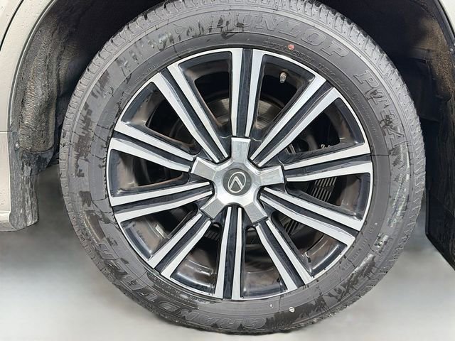 Used 2018 Lexus LX 570 4WD w/ Luxury Package image 30