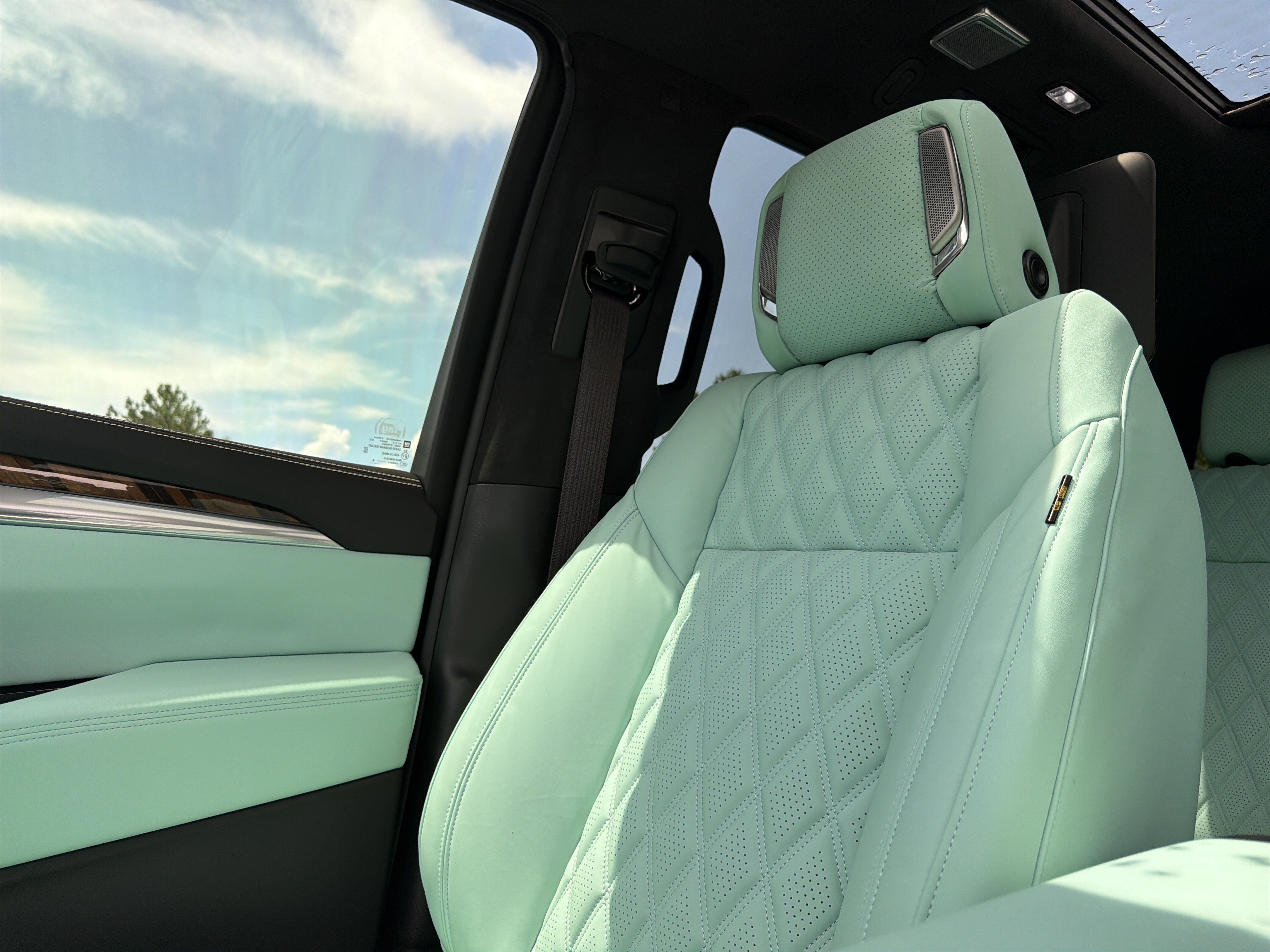 Used 2026 Cadillac Escalade Platinum Sport w/ LPO, Floor Liner Package AWD/4WD image 51