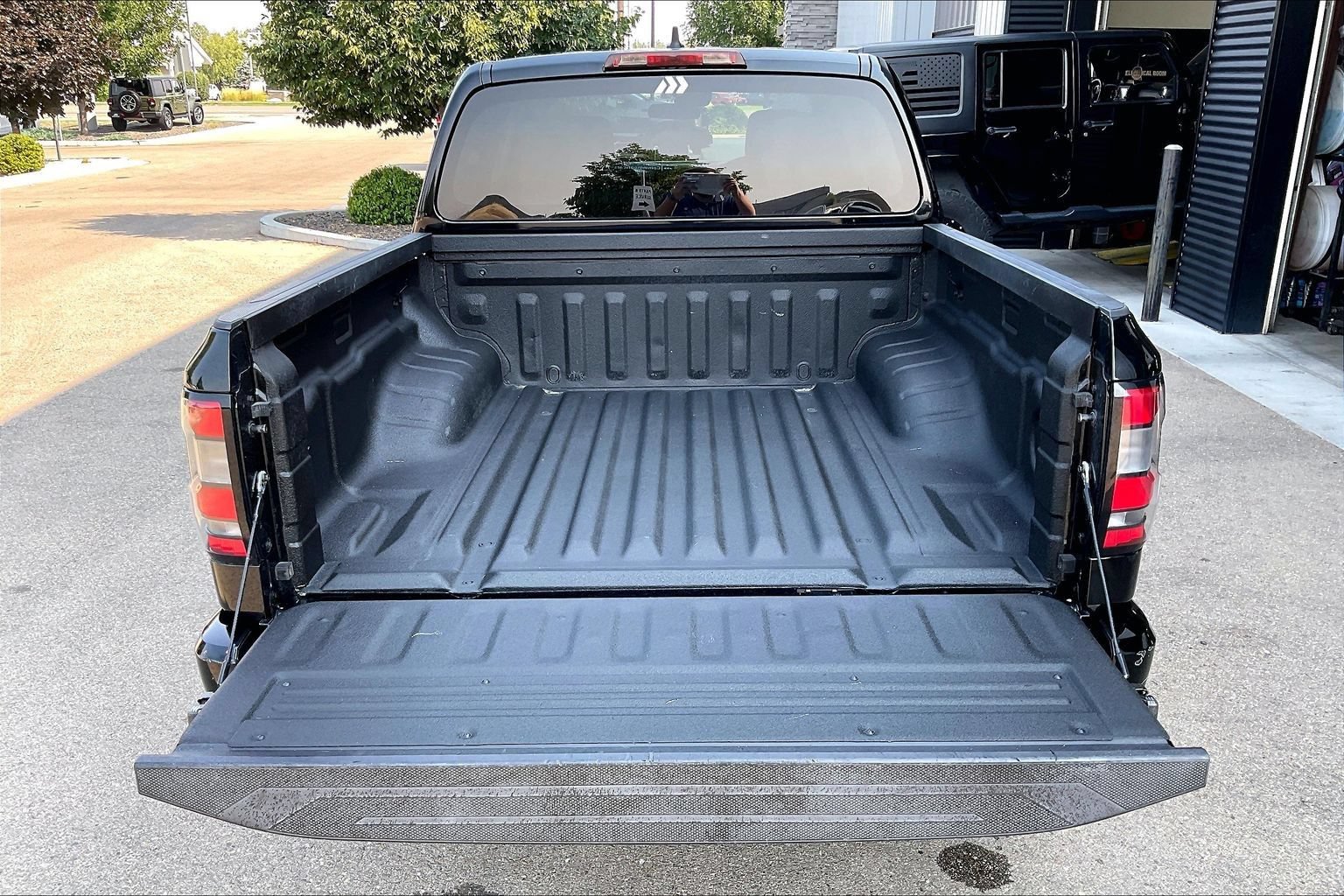 Used 2022 Nissan Frontier SV AWD/4WD image 27