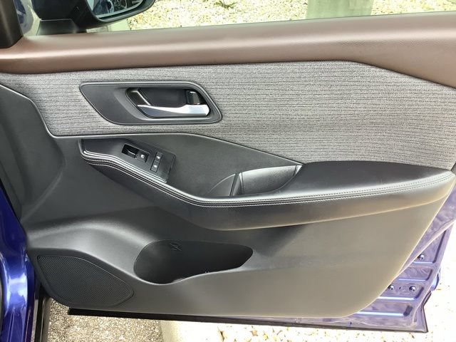 Used 2022 Nissan Rogue SV AWD/4WD image 17