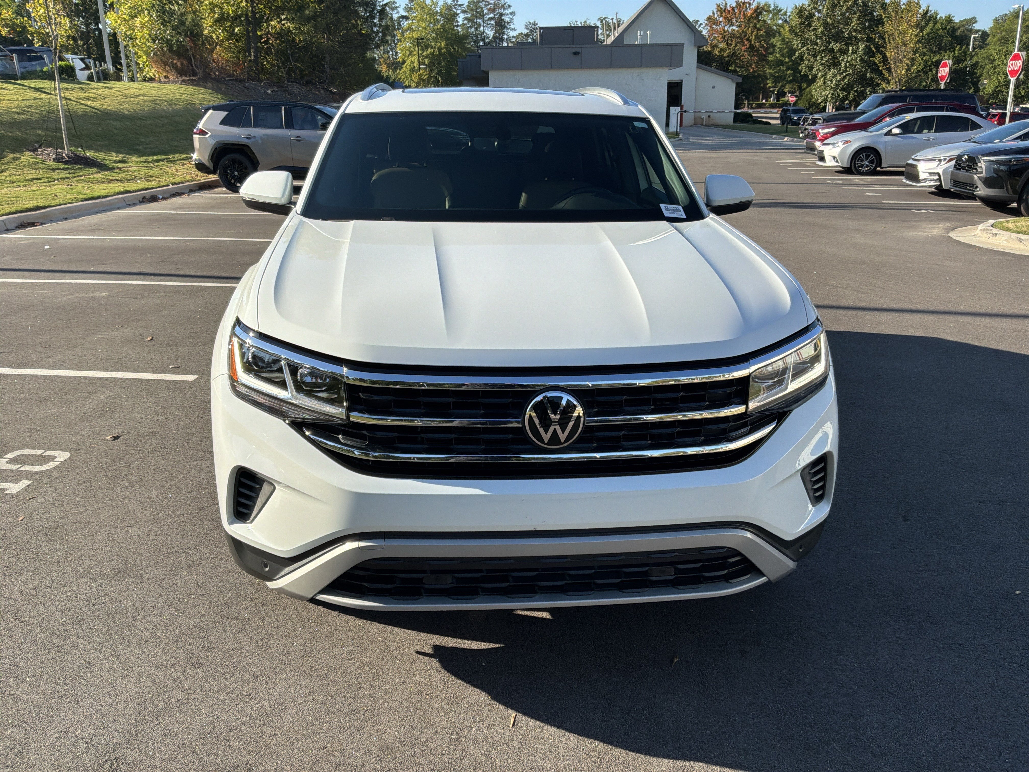 Used 2023 Volkswagen Atlas Cross Sport SE w/ Panoramic Sunroof Package AWD/4WD image 3