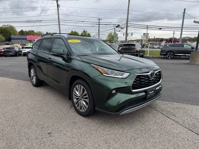 Used 2023 Toyota Highlander Platinum AWD/4WD image 16
