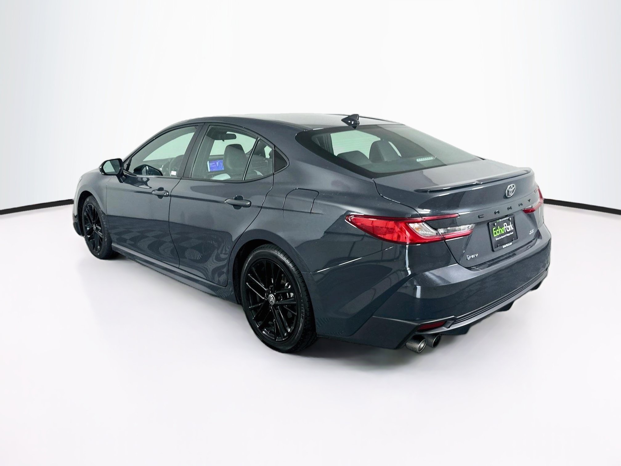 Used 2025 Toyota Camry SE FWD image 5