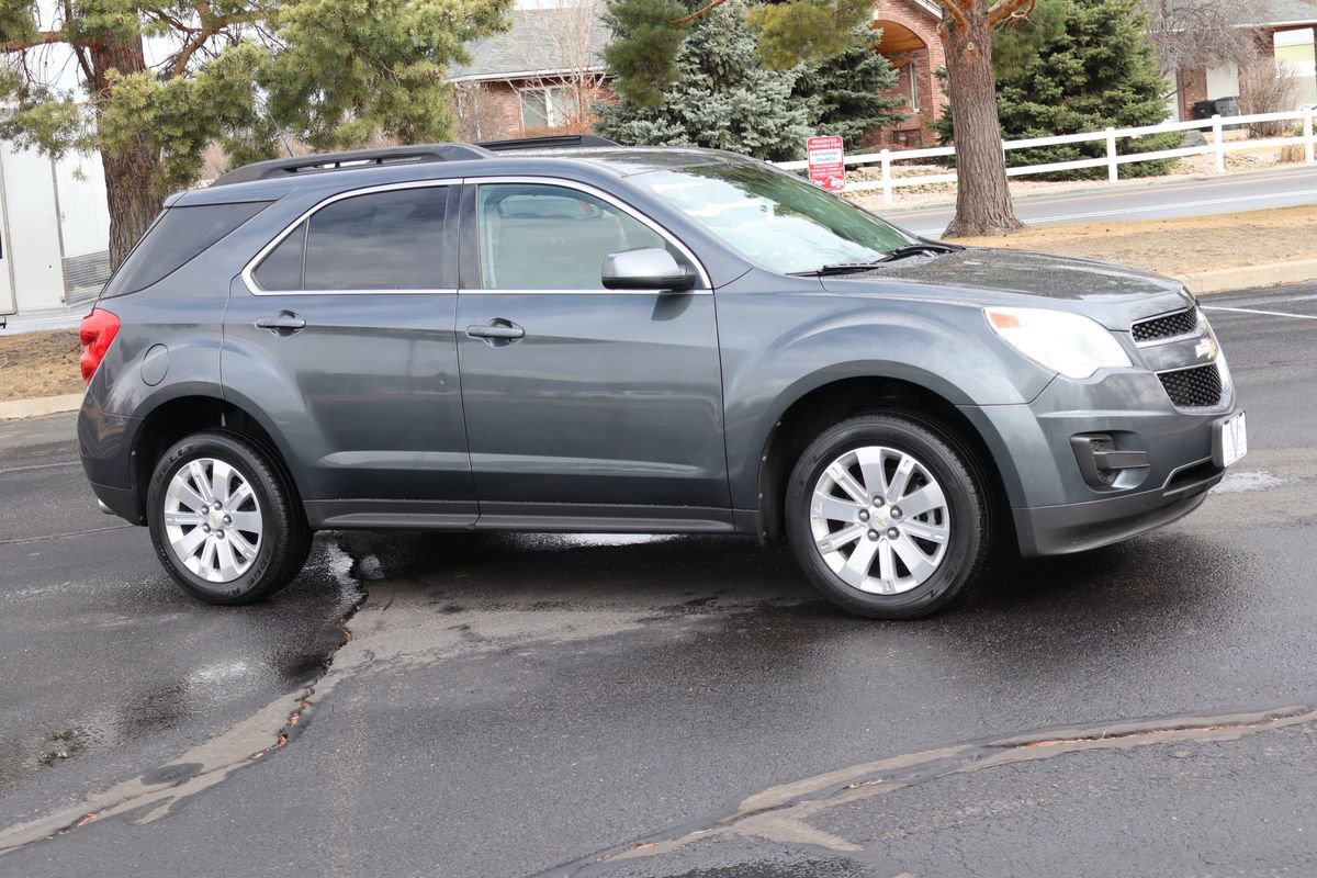 Used 2011 Chevrolet Equinox LT w/ Driver Convenience Package image 2