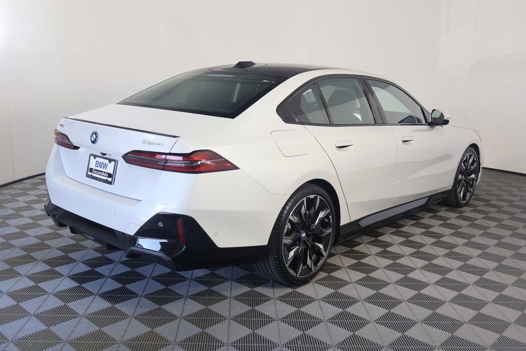 New 2026 BMW 550e xDrive w/ Executive Package video 2