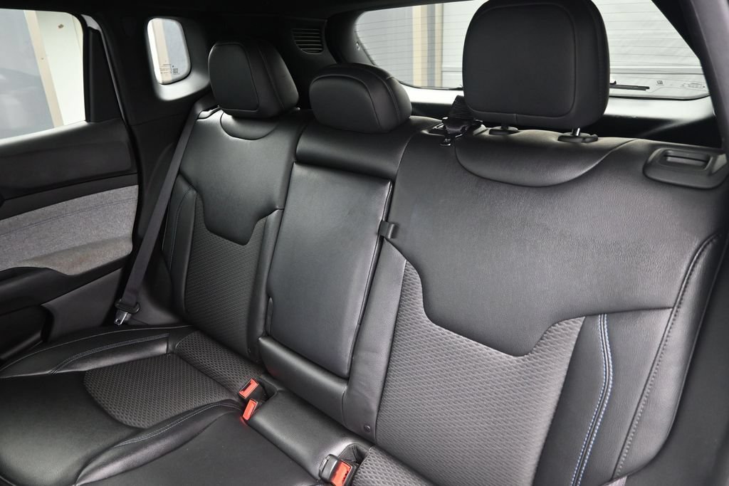 Used 2024 Jeep Compass Latitude AWD/4WD image 16
