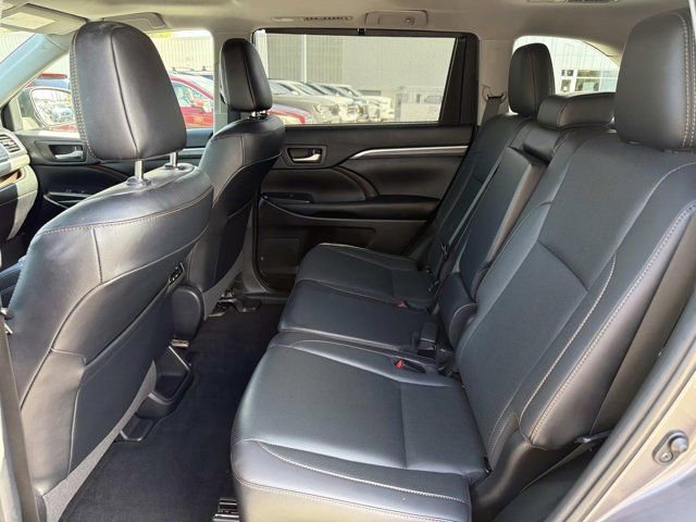 Used 2019 Toyota Highlander Limited image 13