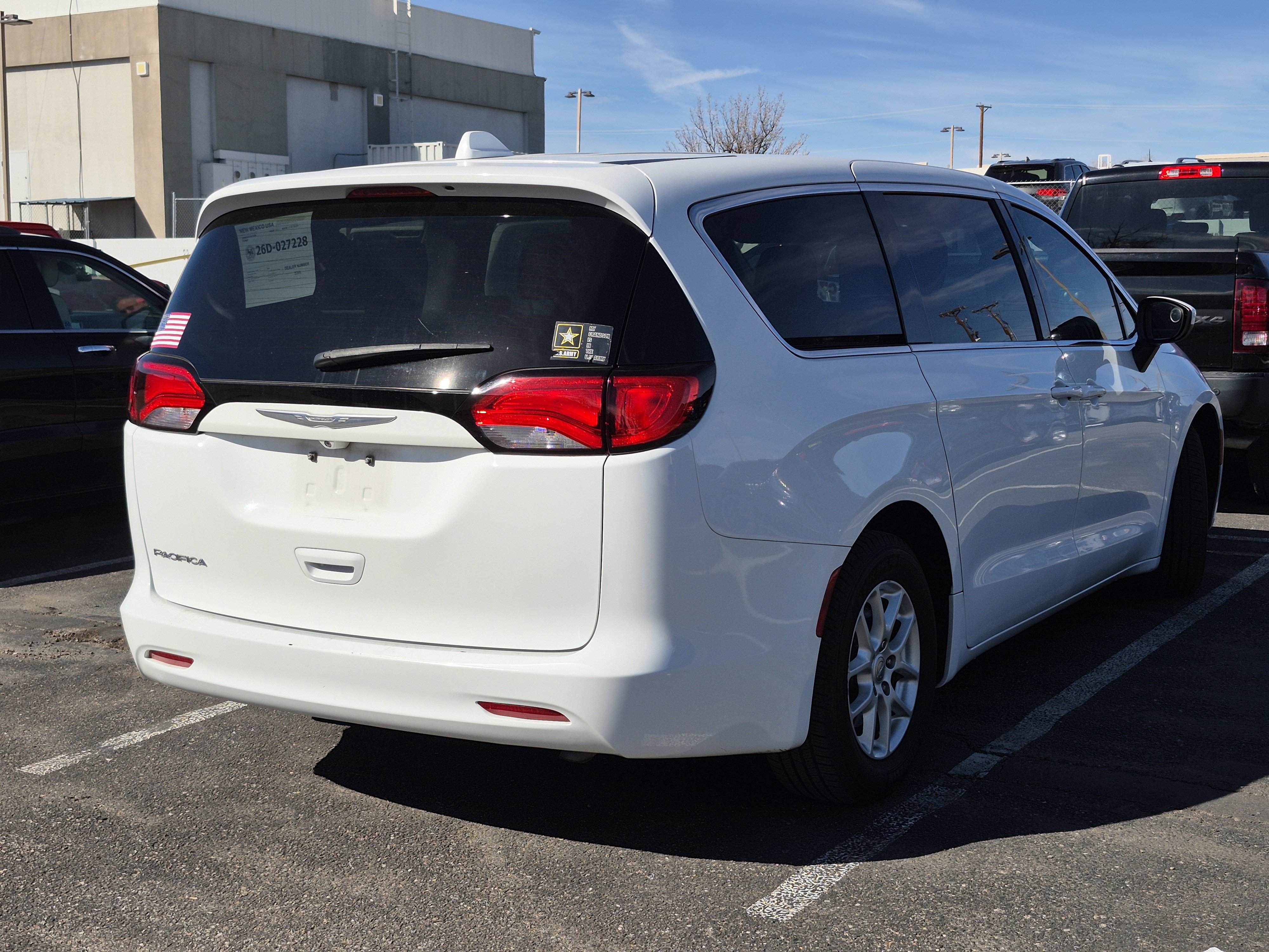 Used 2017 Chrysler Pacifica LX image 27