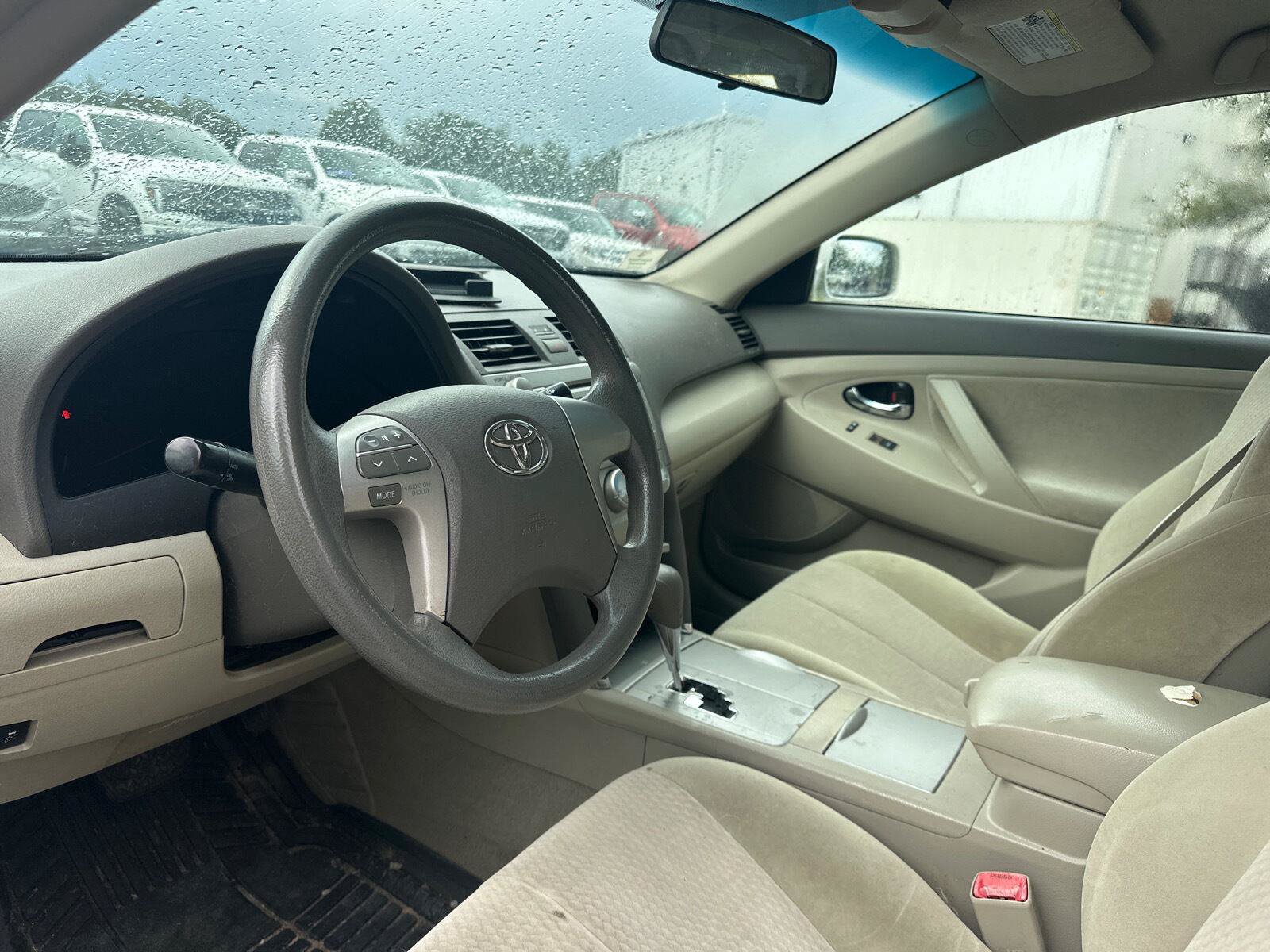Used 2010 Toyota Camry LE FWD image 7