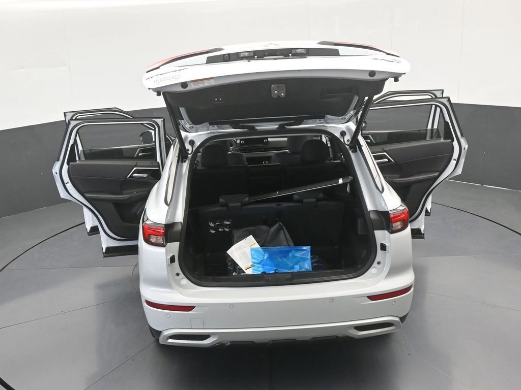 New 2025 Mitsubishi Outlander SE image 67