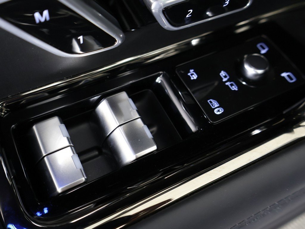 Used 2023 Land Rover Range Rover SV image 44