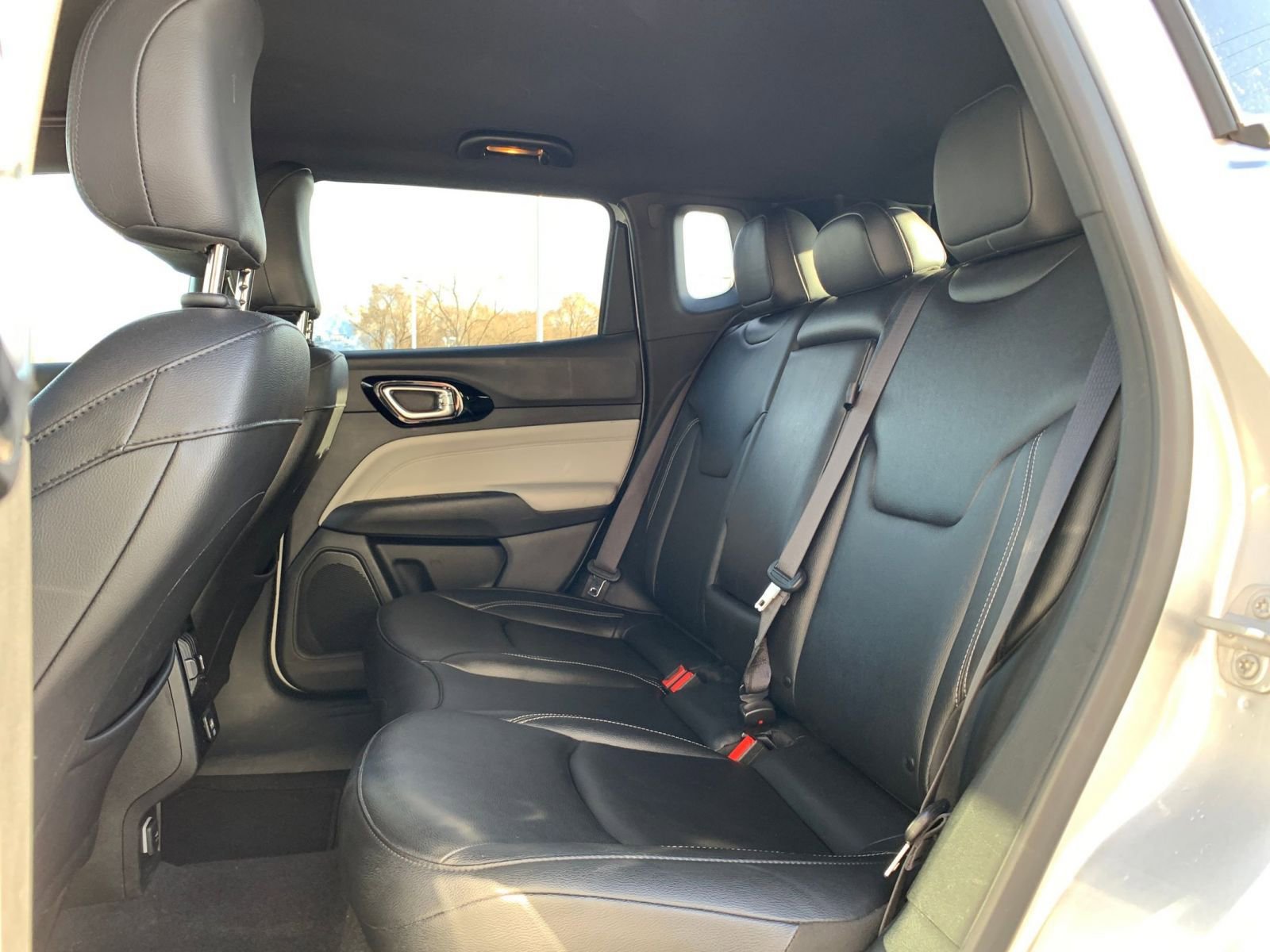 Used 2025 Jeep Compass Limited image 27