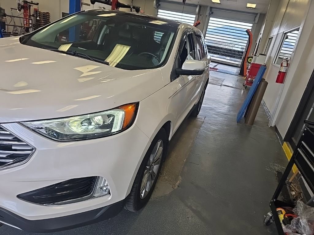 Used 2019 Ford Edge Titanium FWD image 4