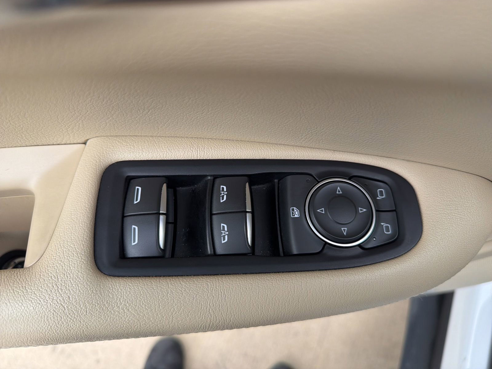 Used 2019 Cadillac XT5 FWD image 17