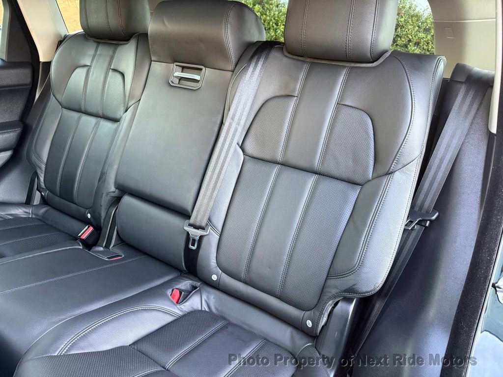 Used 2016 Land Rover Range Rover Sport SE image 18