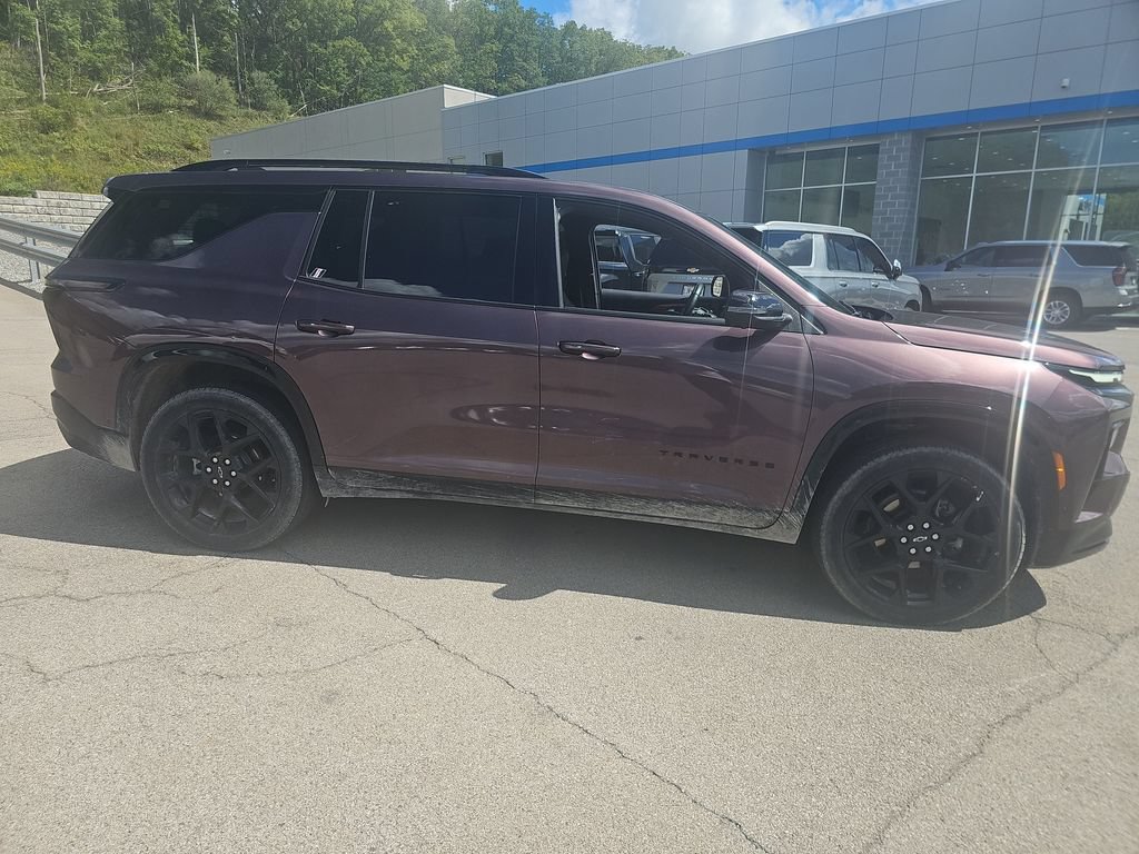 Used 2024 Chevrolet Traverse RS AWD/4WD image 4