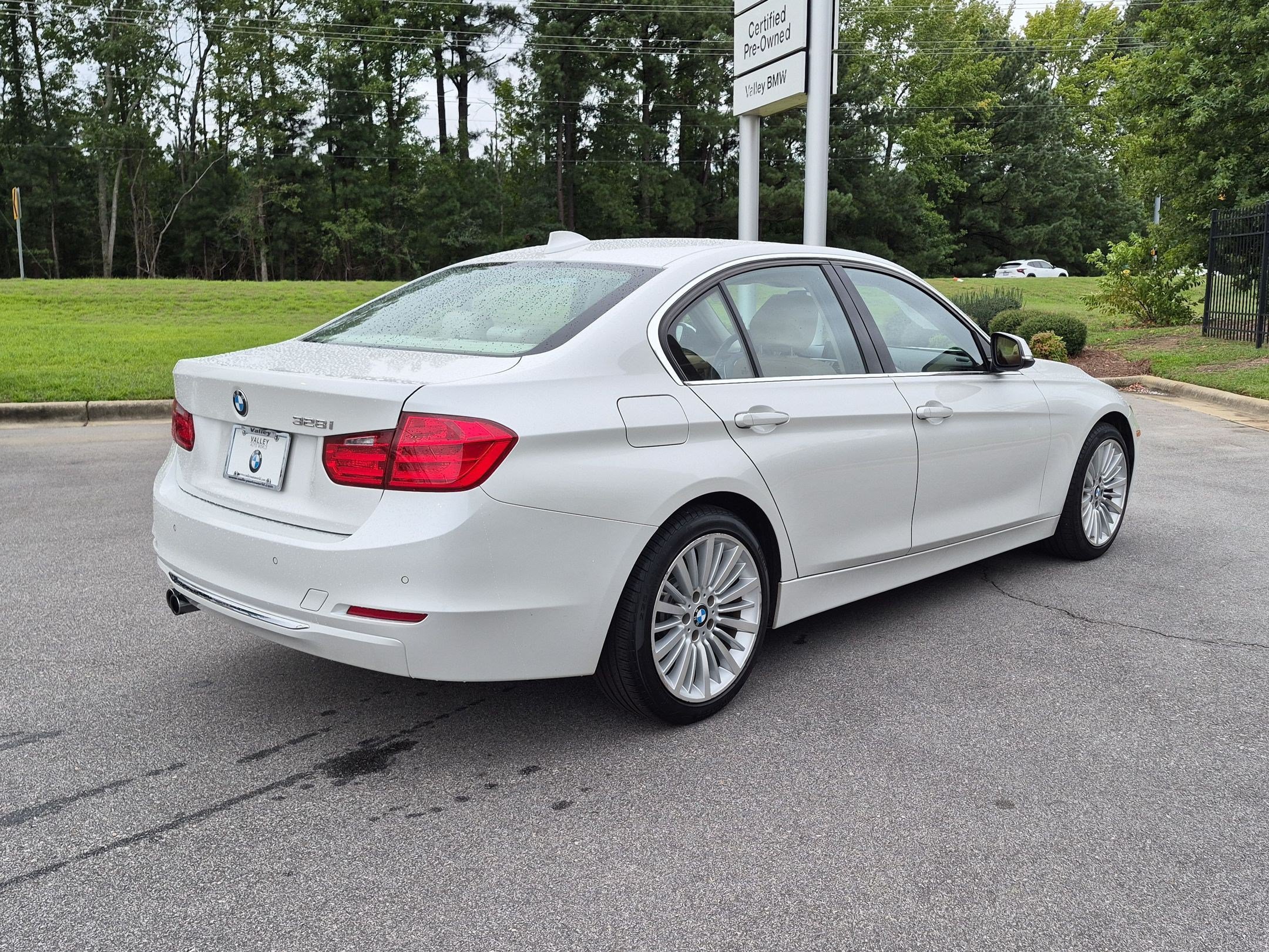 Used 2015 BMW 328i Sedan RWD image 3