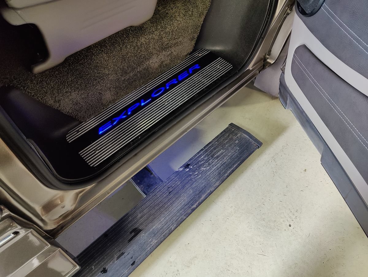 Used 2022 Chevrolet Express 2500 Extended w/ Enhanced Convenience Package RWD image 12