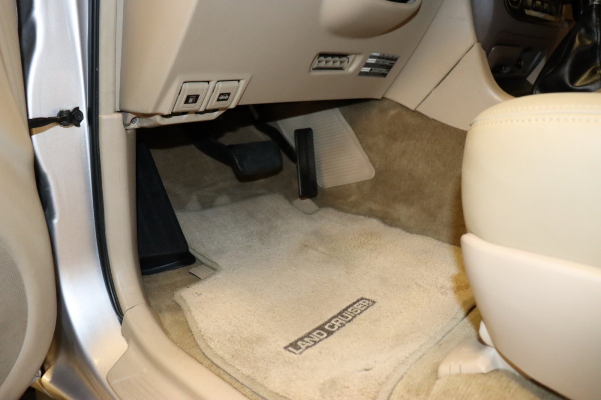 Used 2000 Toyota Land Cruiser AWD/4WD image 12