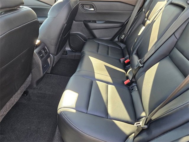 Used 2023 Nissan Rogue SL image 7