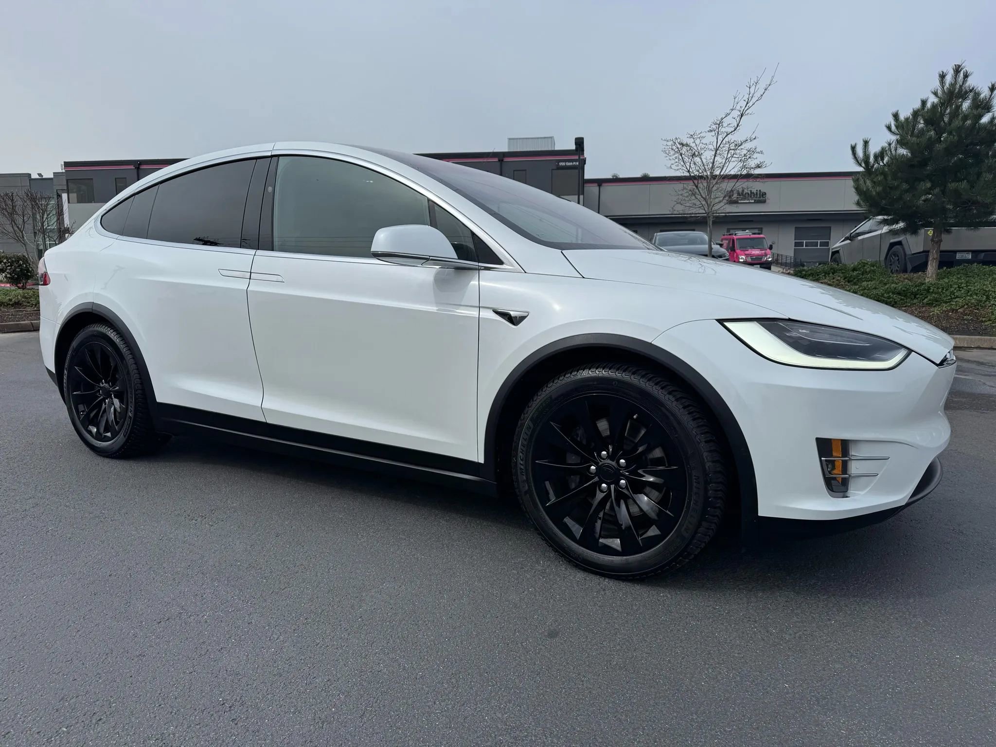 Used 2017 Tesla Model X 75D image 1