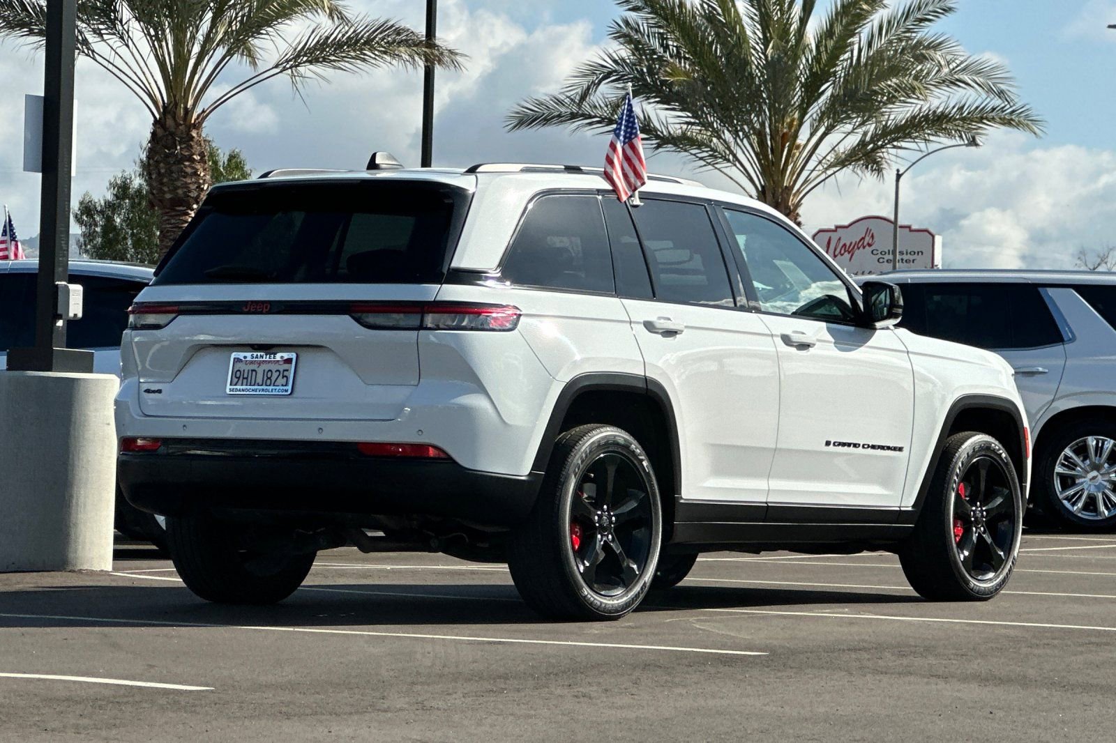Used 2023 Jeep Grand Cherokee Altitude AWD/4WD image 4