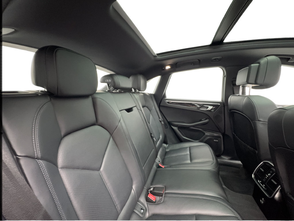 Used 2024 Porsche Macan Turbo AWD/4WD image 29