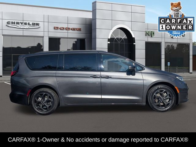 Used 2021 Chrysler Pacifica Touring-L w/ Uconnect Theater Family Group image 2