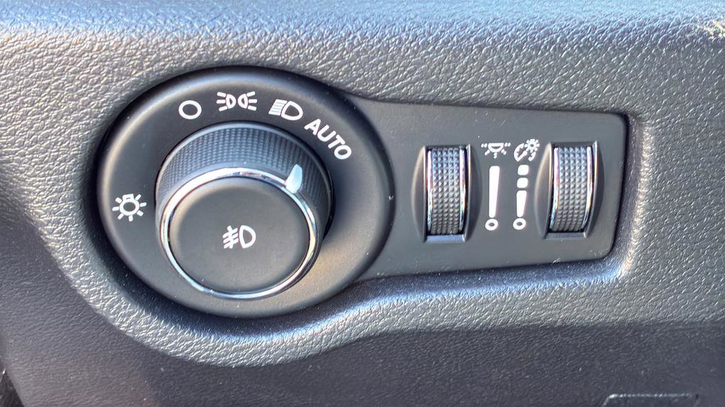 Used 2020 Chrysler Pacifica Touring w/ S Appearance Package image 37