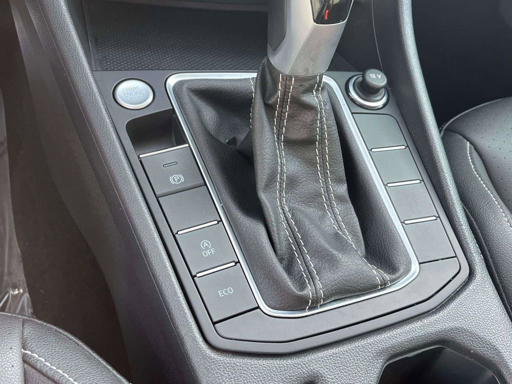 Used 2024 Volkswagen Jetta SE image 19