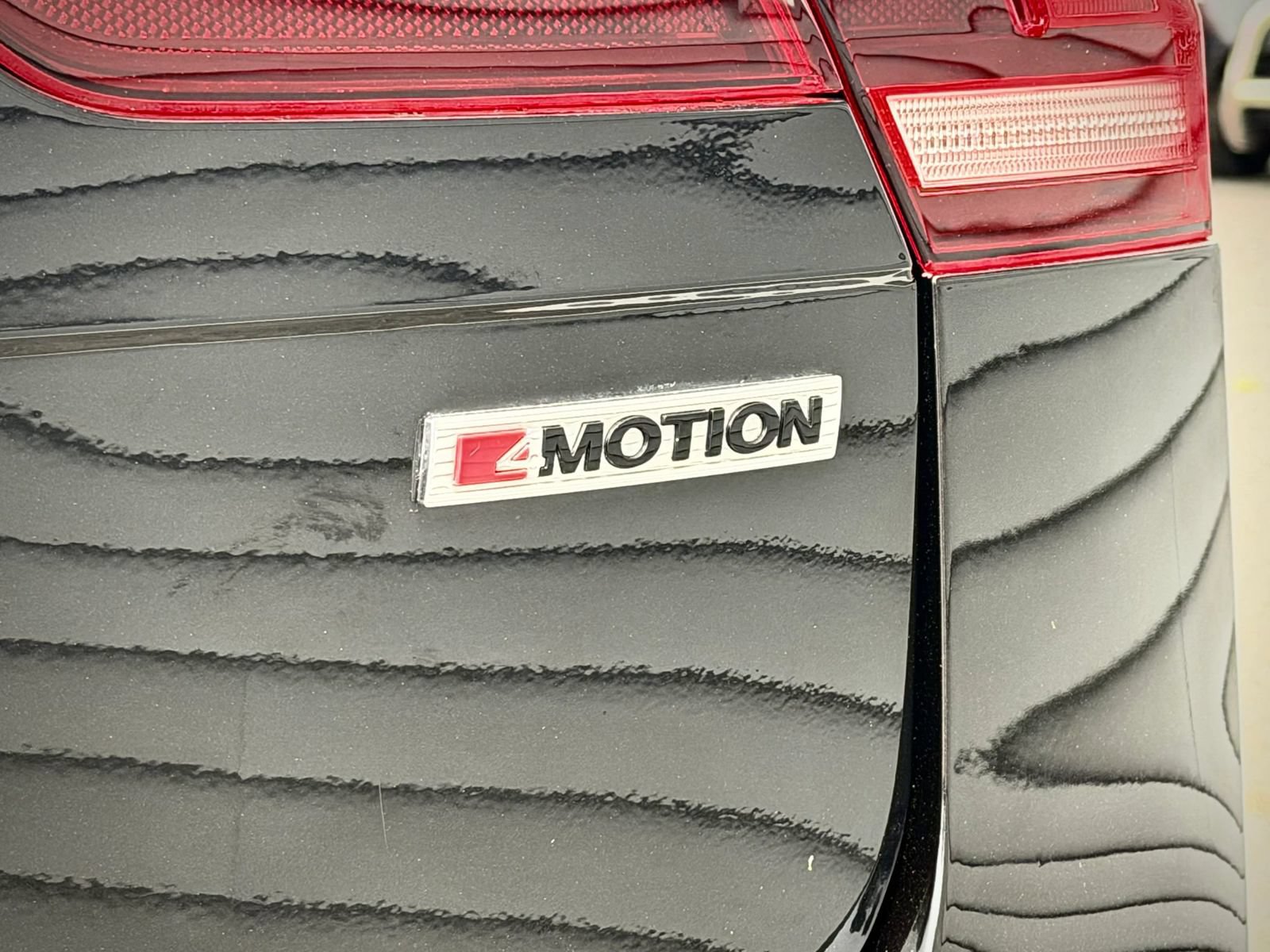 Used 2021 Volkswagen Tiguan SE w/ Panoramic Sunroof Package AWD/4WD image 9