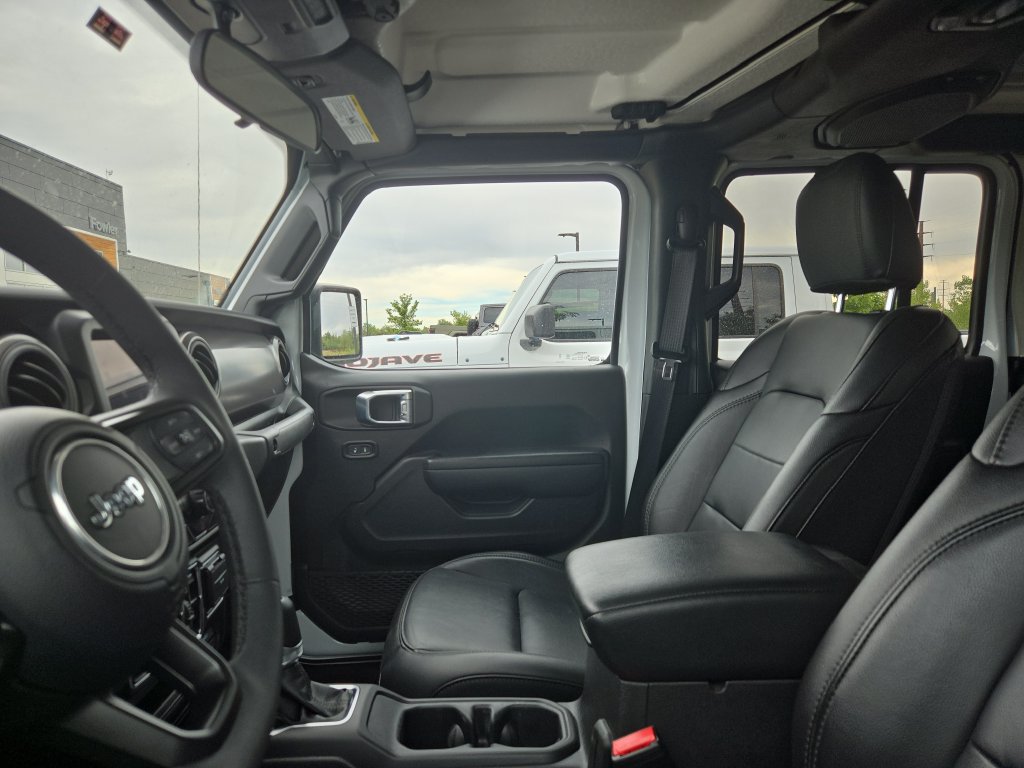 Used 2023 Jeep Gladiator Mojave AWD/4WD image 3