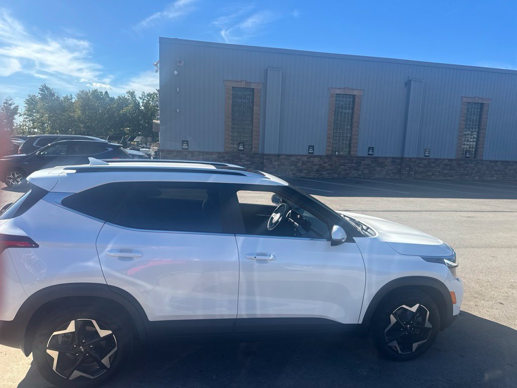 Used 2024 Kia Seltos EX AWD/4WD image 4