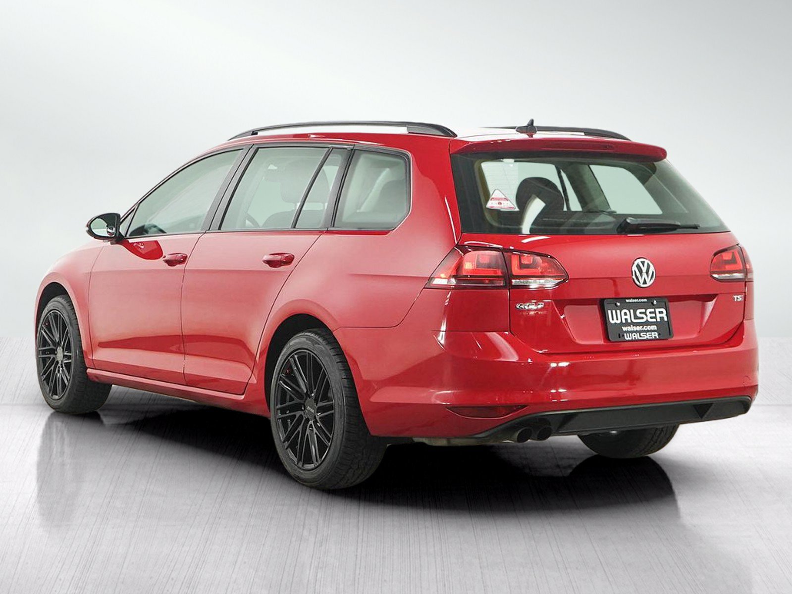 Used 2016 Volkswagen Golf S FWD image 3
