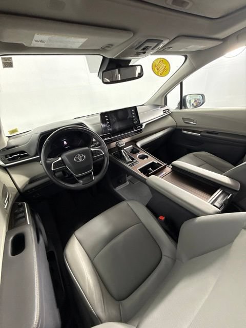 Used 2022 Toyota Sienna XLE FWD image 15