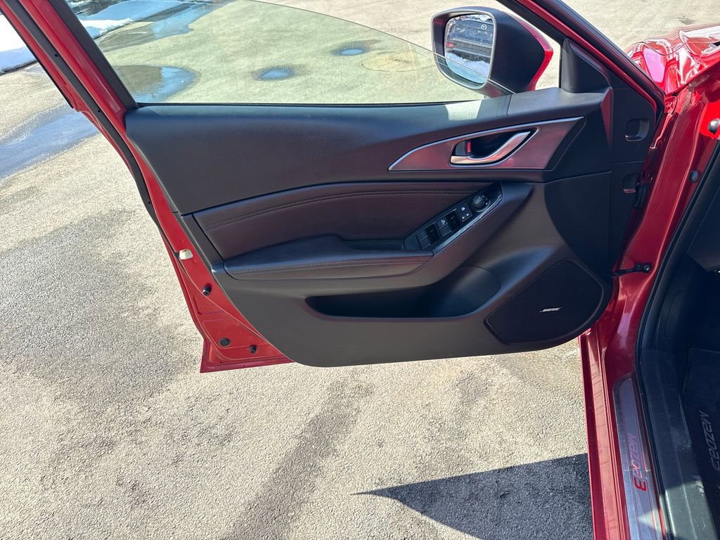 Used 2018 MAZDA MAZDA3 Grand Touring image 23