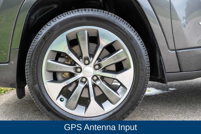 Used 2019 Jeep Cherokee Overland w/ Technology Group AWD/4WD image 12