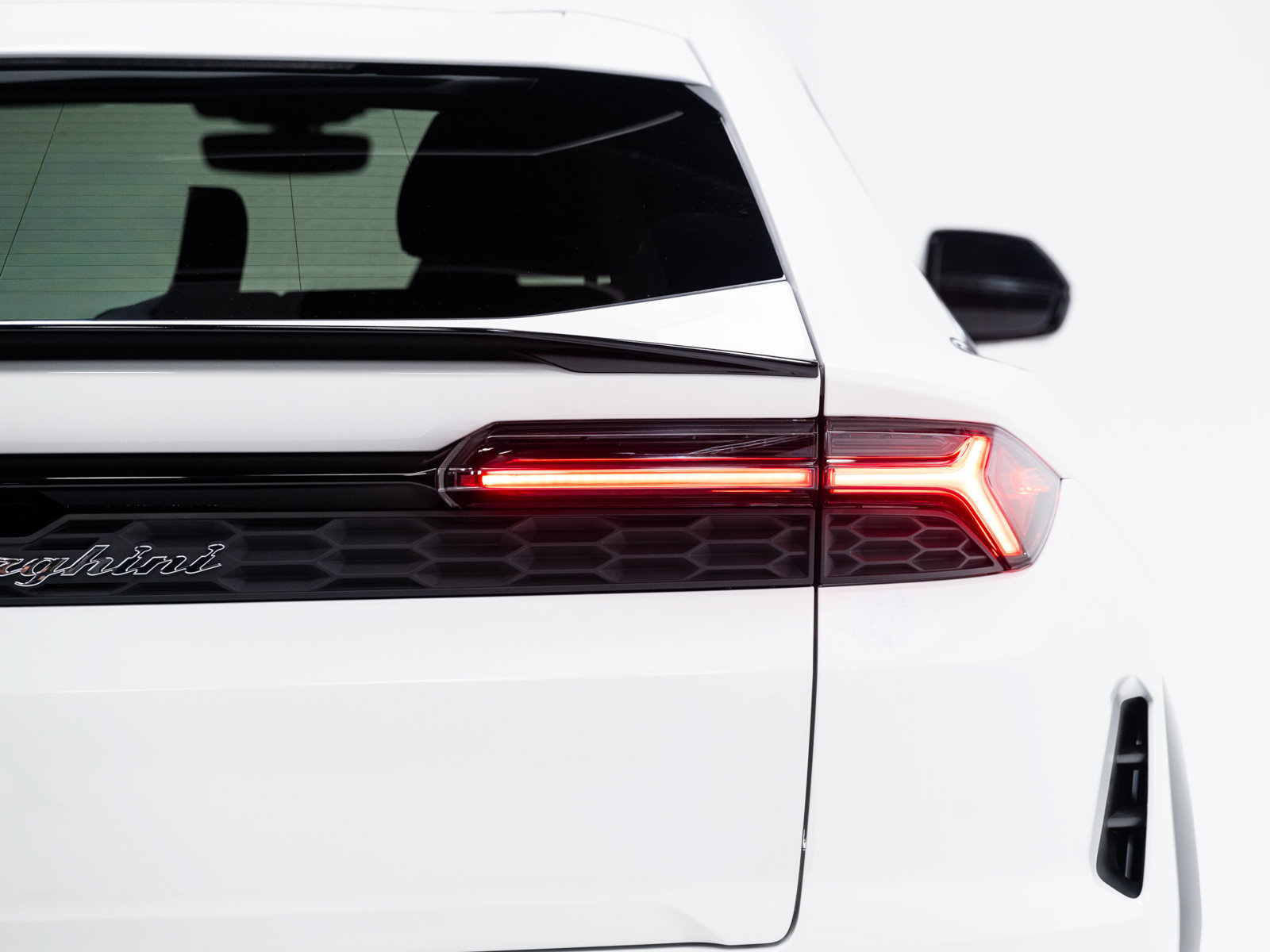 Used 2025 Lamborghini Urus SE AWD/4WD image 26