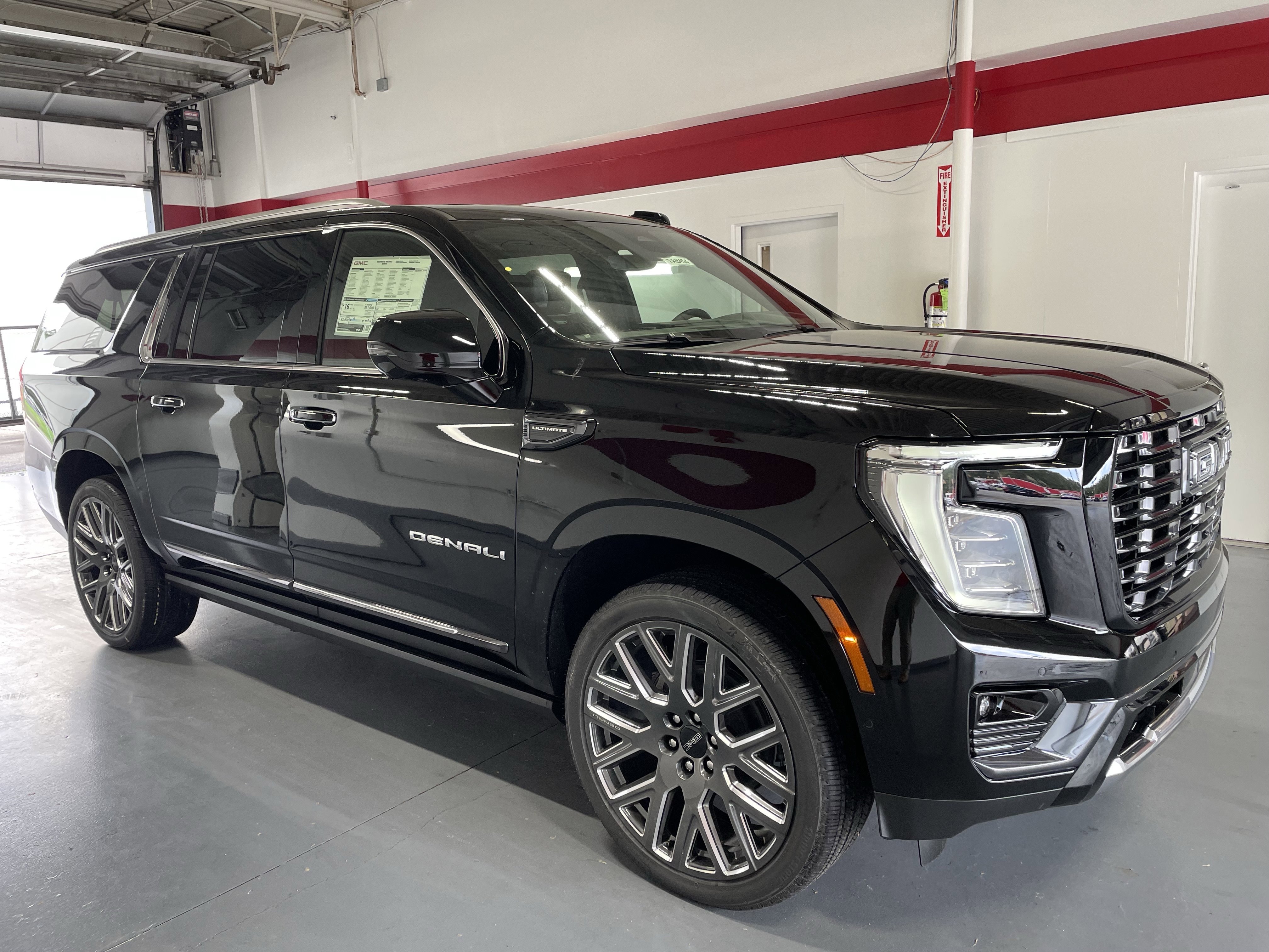 New 2026 GMC Yukon XL Denali Ultimate w/ LPO, Floor Liner Package AWD/4WD image 3