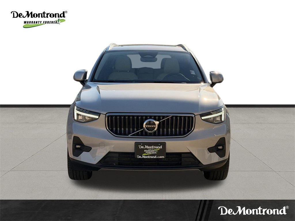 Used 2023 Volvo XC40 B5 Ultimate w/ Protection Package Premier image 2